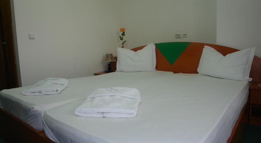 Hotel Sir Colentina Bucarest Esterno foto