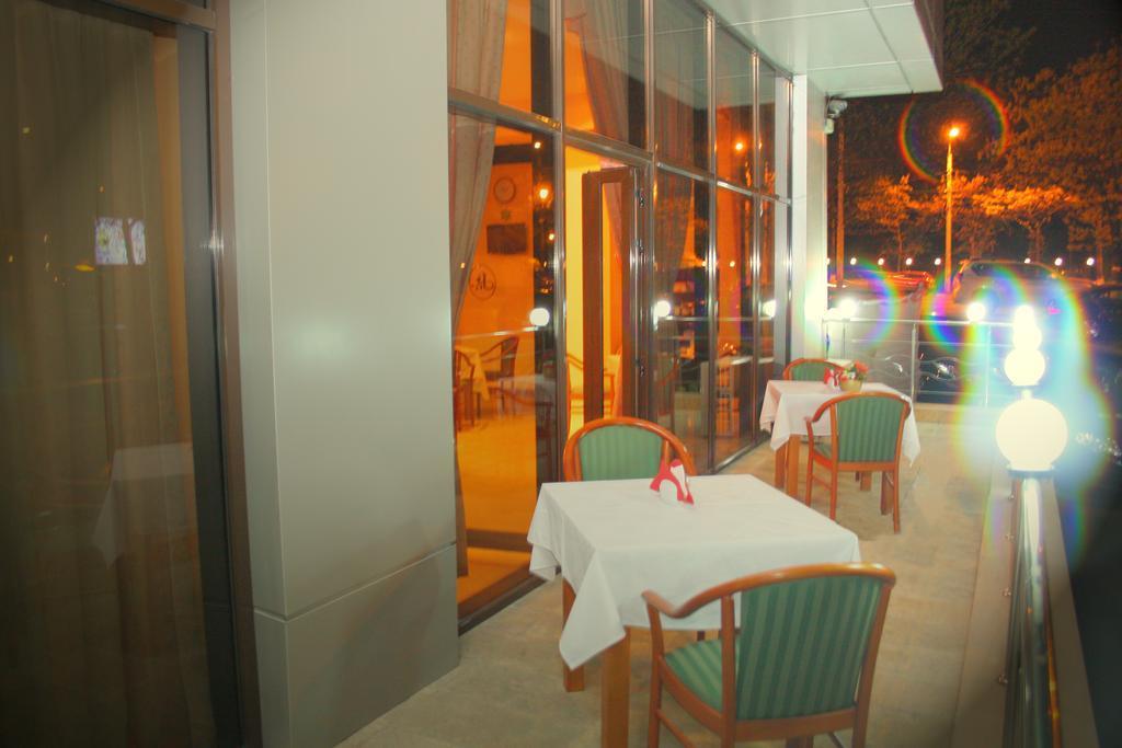 Hotel Sir Colentina Bucarest Esterno foto