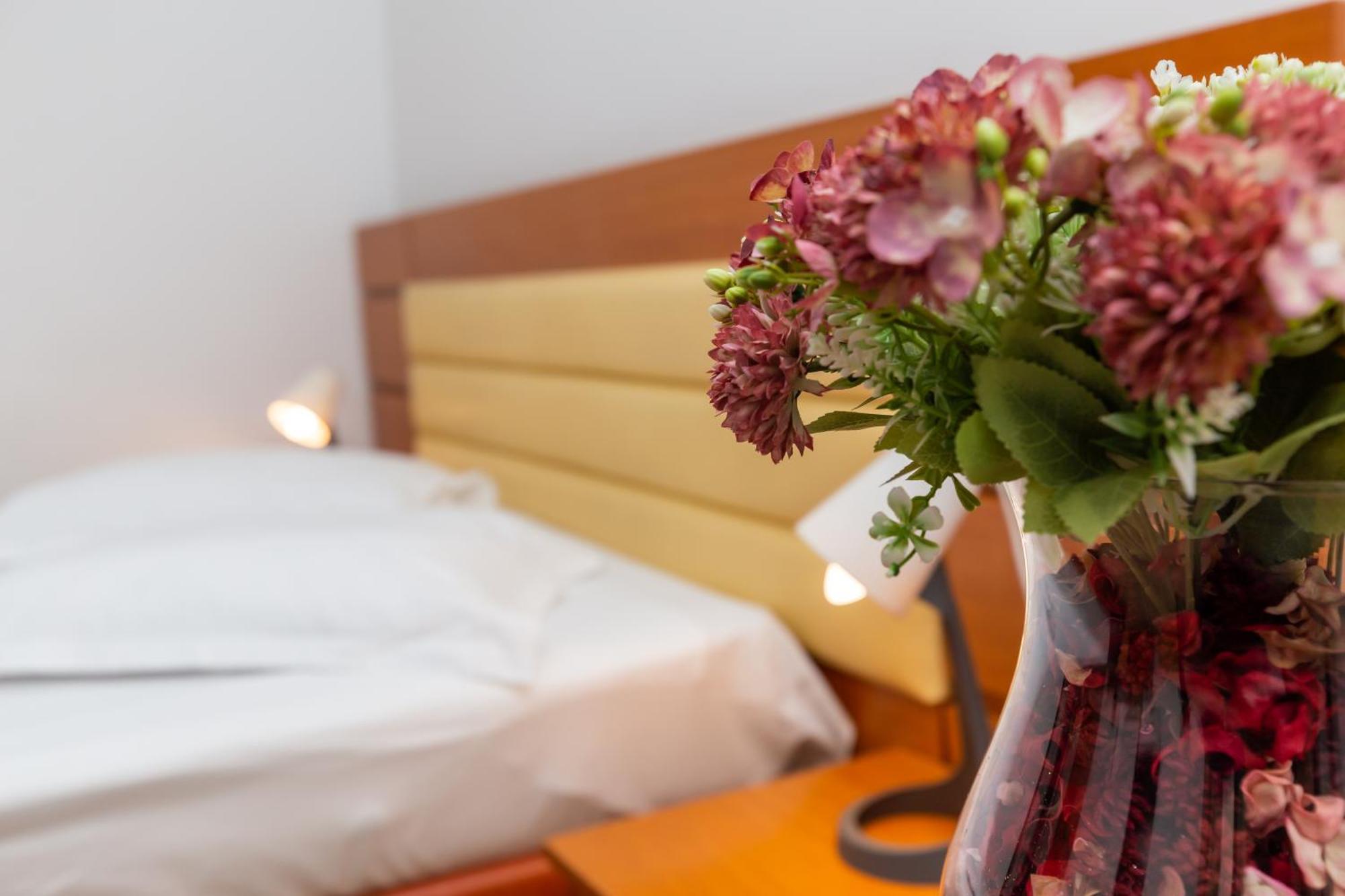 Hotel Sir Colentina Bucarest Esterno foto