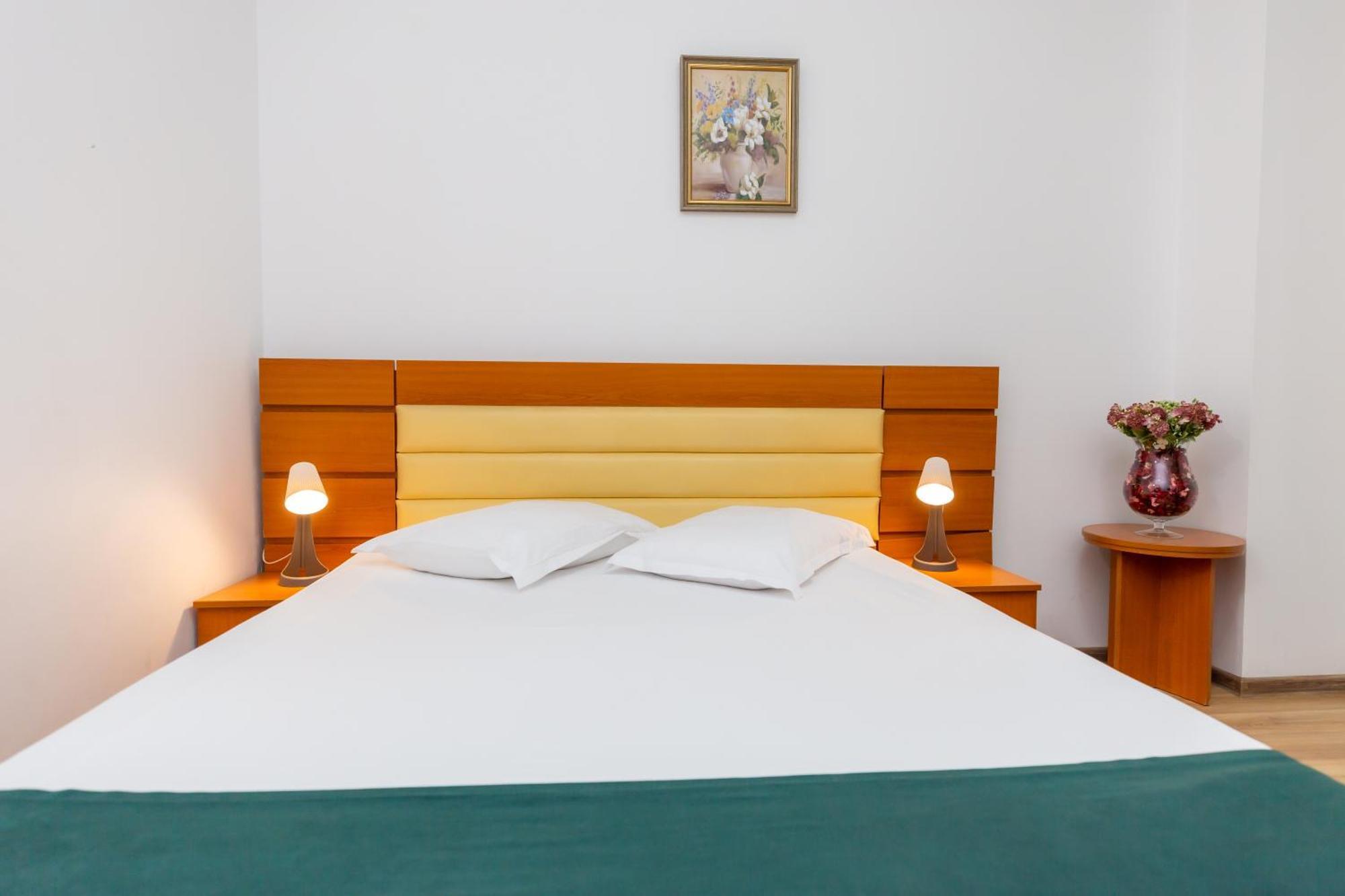 Hotel Sir Colentina Bucarest Esterno foto