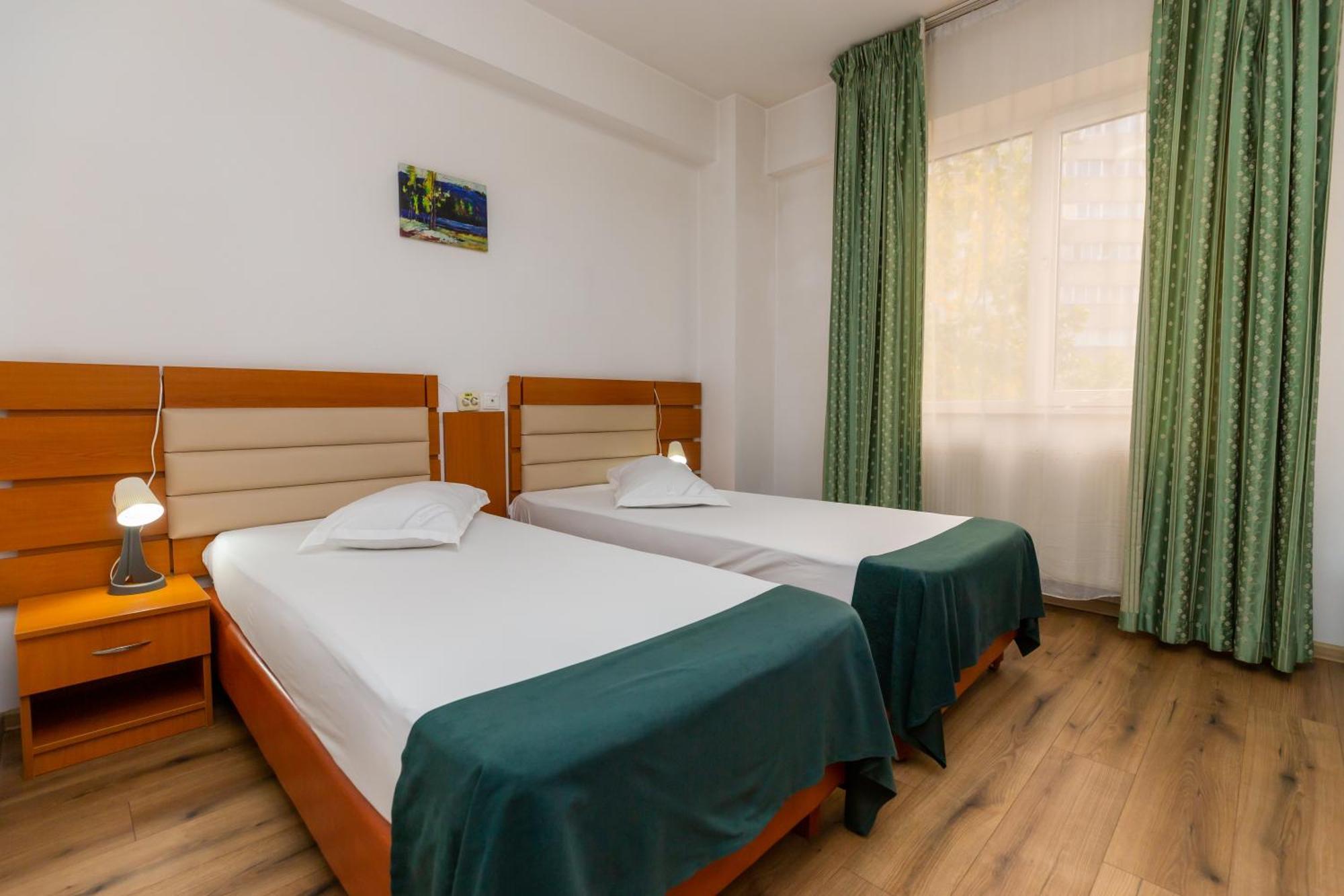 Hotel Sir Colentina Bucarest Esterno foto