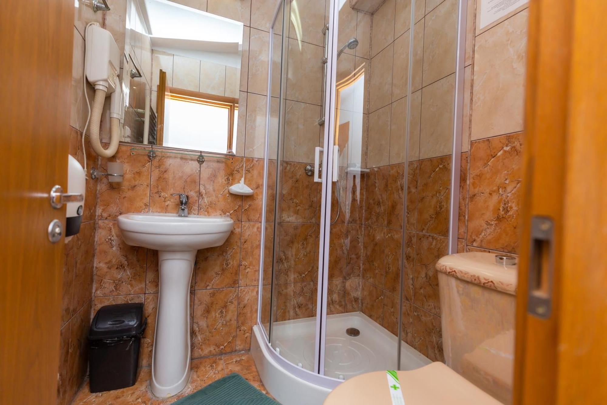 Hotel Sir Colentina Bucarest Esterno foto