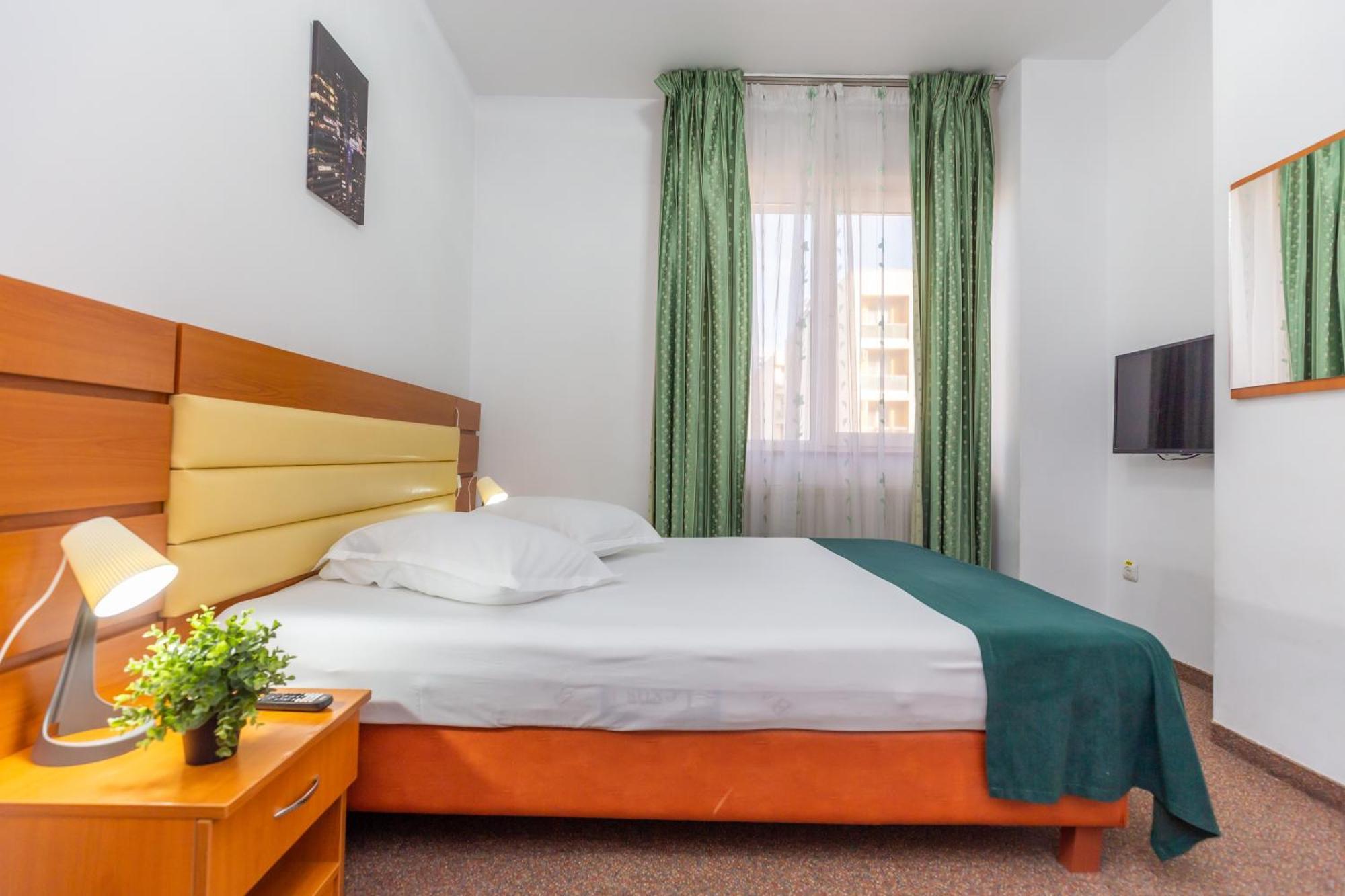 Hotel Sir Colentina Bucarest Esterno foto