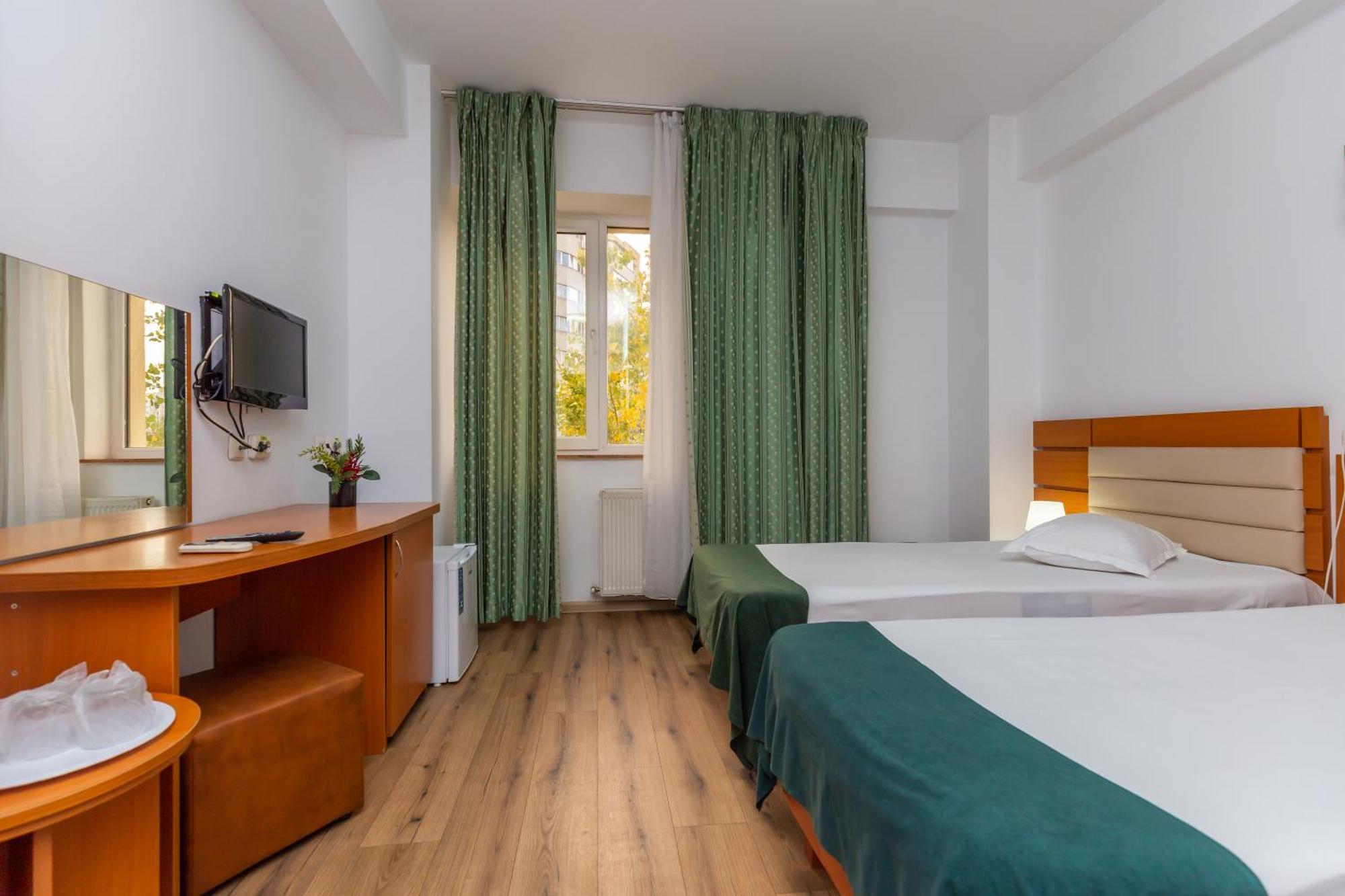 Hotel Sir Colentina Bucarest Esterno foto