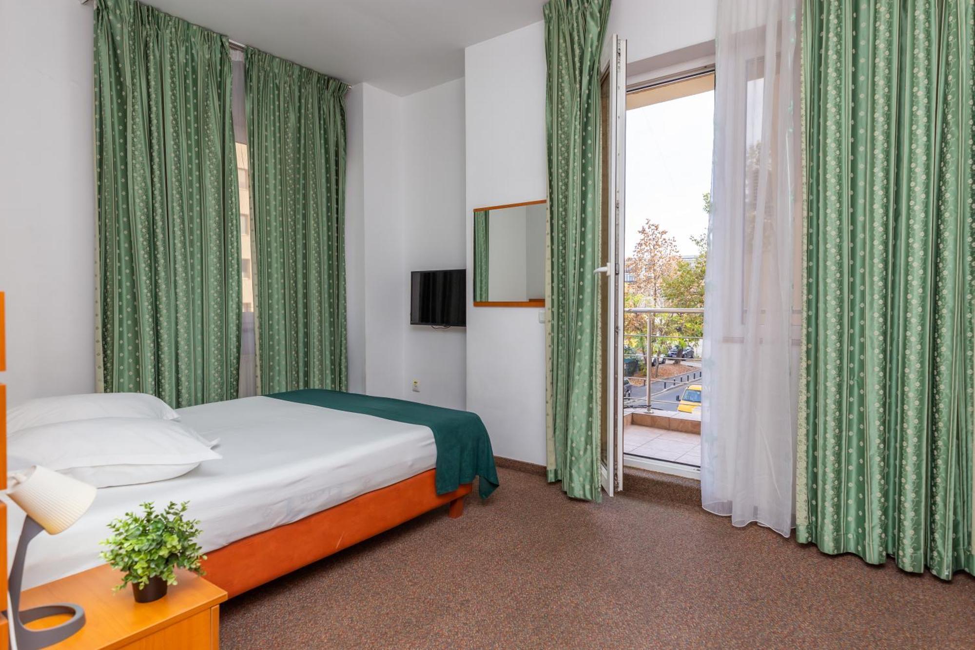Hotel Sir Colentina Bucarest Esterno foto
