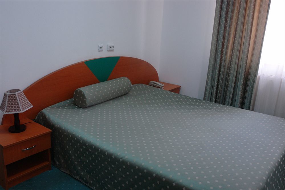 Hotel Sir Colentina Bucarest Esterno foto