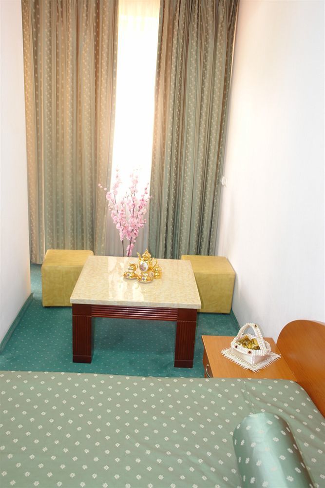 Hotel Sir Colentina Bucarest Esterno foto