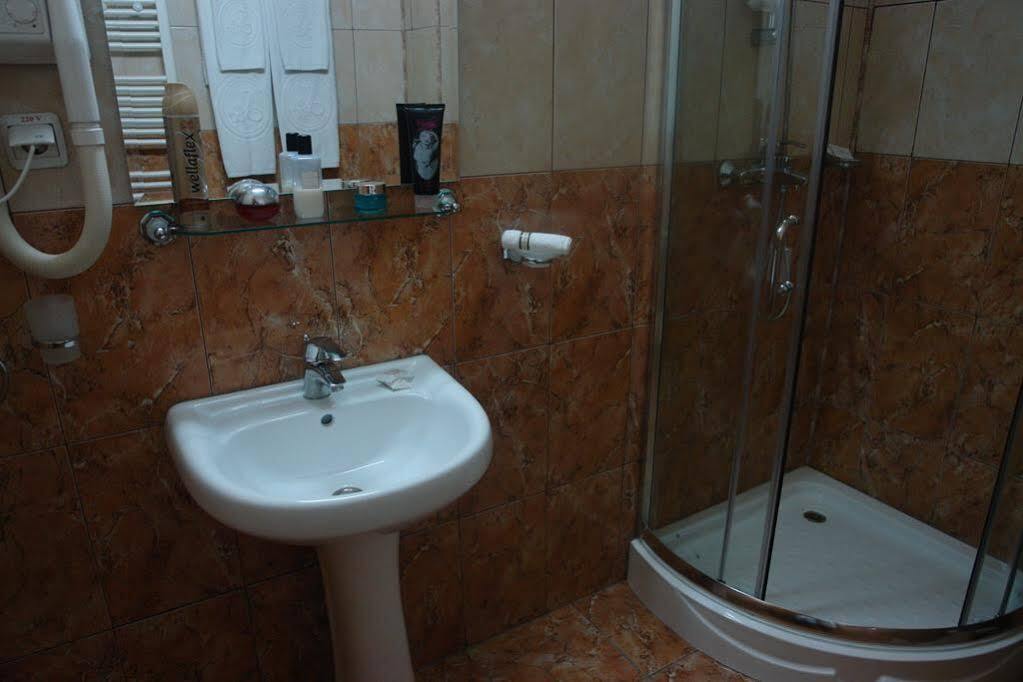 Hotel Sir Colentina Bucarest Esterno foto